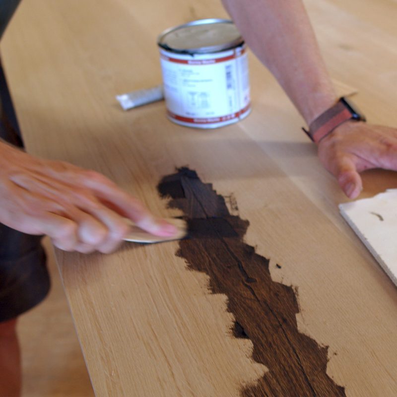 Anwendung BORMA WACHS 2K Holzkitt Zweikomponenten Holzkitt schwarz Holz-Liebling DIY
