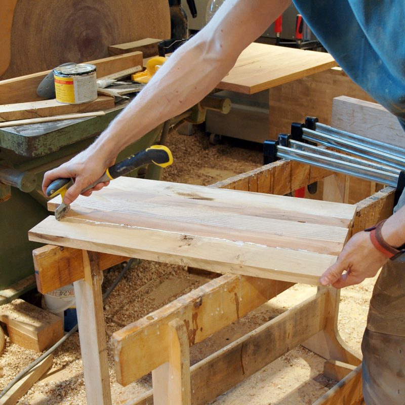 Anwendung Leimkratzer mit Hartmetallklinge und Softgriff Holz-Liebling DIY