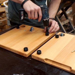 Montage Gummifüße 15mm und Rollen an einem Gleitbrett Holz-Liebling DIY
