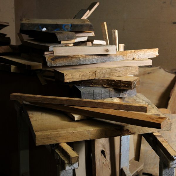 Holzreste Massivholz vorwiegend Eichenholz 20kg Kiste bei Holz-Liebling DIY kaufen