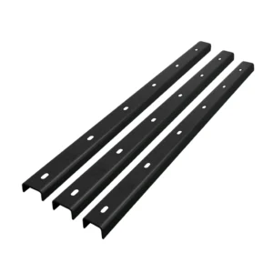 Drei mattschwarze Gratleisten im U-Profil 3er-Set mit 70 cm Länge zur Stabilisierung von Tischplatten aus Massivholz.