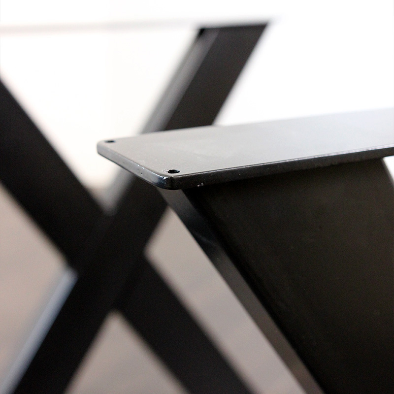 Tischgestell X-Form pulverbeschichtet schwarz im Detail