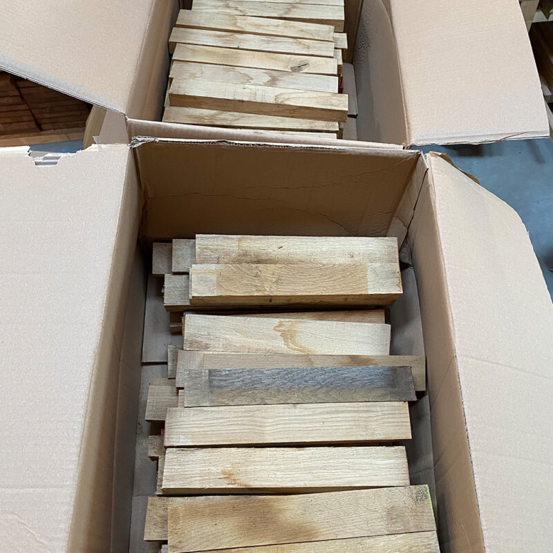 Holzreste Eichenholz Riegel-Kantel Friese 20kg Kiste