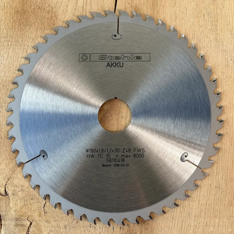 Frontalansicht des Stehle Z48 FWS Feinschnitt-Sägeblatts mit 190 mm Durchmesser für ausrissfreie Kanten.