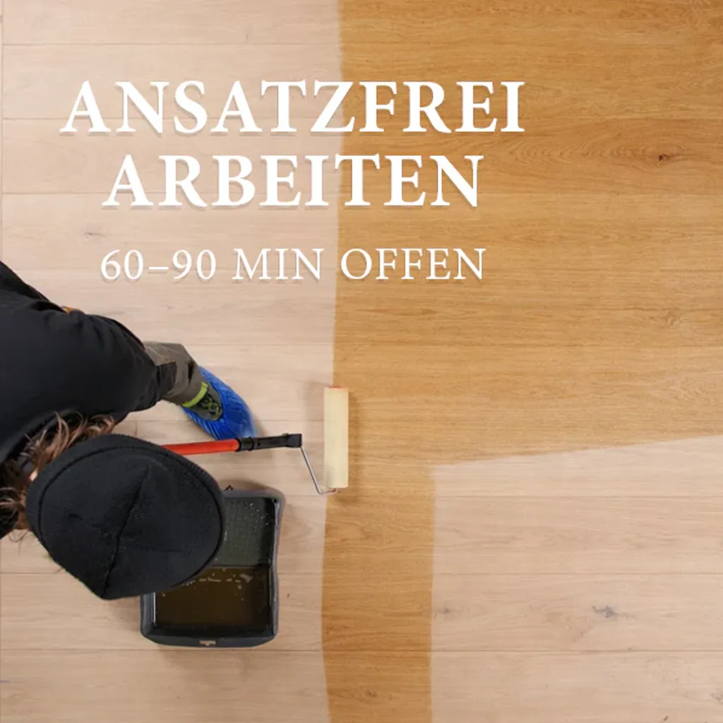 High-Solid Holzöl ansatzfrei verarbeiten: OLI-NATURA HS Profiöl wird mit einer Rolle gleichmäßig und ohne Ansätze auf einen Parkettboden aufgetragen.